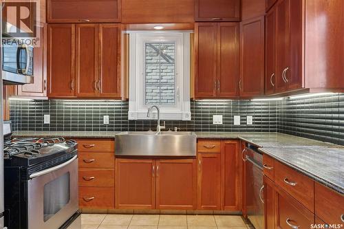 408 10Th Street E, Prince Albert, SK - Indoor Photo Showing Kitchen
