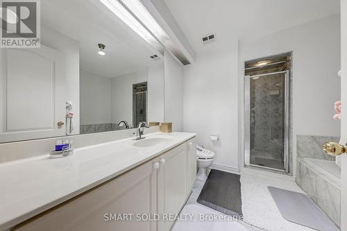 84 - 190 Harding Boulevard W, Richmond Hill, ON - Indoor Photo Showing Bathroom