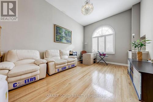 84 - 190 Harding Boulevard W, Richmond Hill, ON - Indoor Photo Showing Living Room