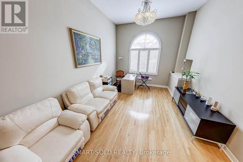 84 - 190 Harding Boulevard W, Richmond Hill, ON - Indoor Photo Showing Living Room