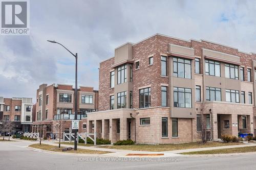 62 TROON AVENUE  Vaughan, ON L6A 4Z1