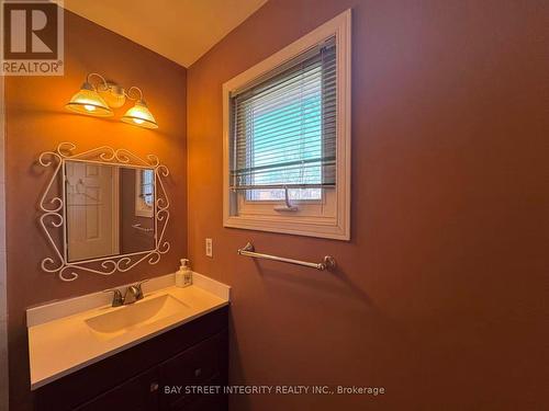 4255 Wakefield Crescent, Mississauga, ON - Indoor Photo Showing Bathroom