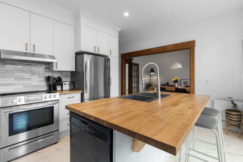 Kitchen - 5574  - 5576 Av. Wilderton, Montréal (Côte-Des-Neiges/Notre-Dame-De-Grâce), QC - Indoor Photo Showing Kitchen With Double Sink