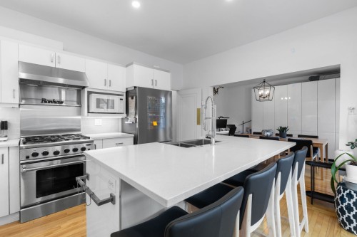 Kitchen - 5574  - 5576 Av. Wilderton, Montréal (Côte-Des-Neiges/Notre-Dame-De-Grâce), QC - Indoor Photo Showing Kitchen With Double Sink With Upgraded Kitchen