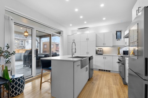 Kitchen - 5574  - 5576 Av. Wilderton, Montréal (Côte-Des-Neiges/Notre-Dame-De-Grâce), QC - Indoor Photo Showing Kitchen With Upgraded Kitchen