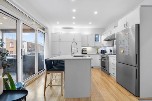 Kitchen - 5574  - 5576 Av. Wilderton, Montréal (Côte-Des-Neiges/Notre-Dame-De-Grâce), QC - Indoor Photo Showing Kitchen With Upgraded Kitchen