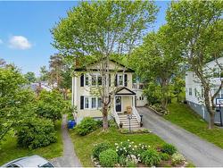 43 Cornwall Crescent St. John's, NL A1E 1Z6