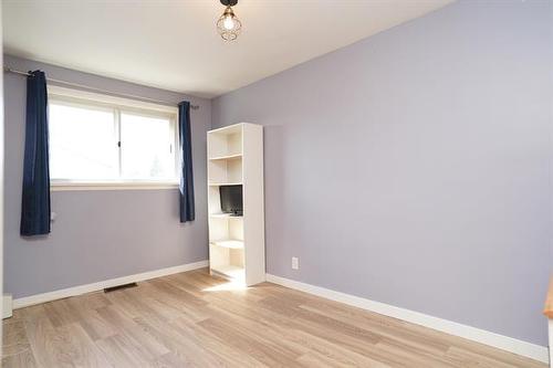 542 Ottawa Ave, Winnipeg, MB 