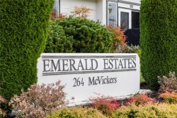 204-264 McVickers St Parksville, BC V9N 2N5