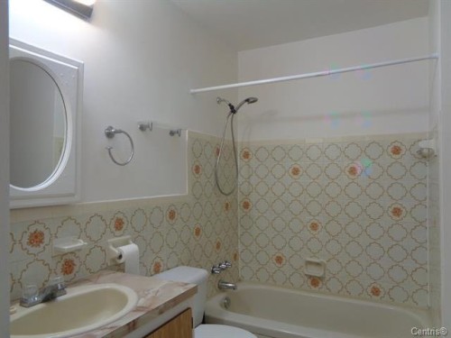 Bathroom - 4505 Rue De Palerme, Montréal (Saint-Léonard), QC - Indoor Photo Showing Bathroom