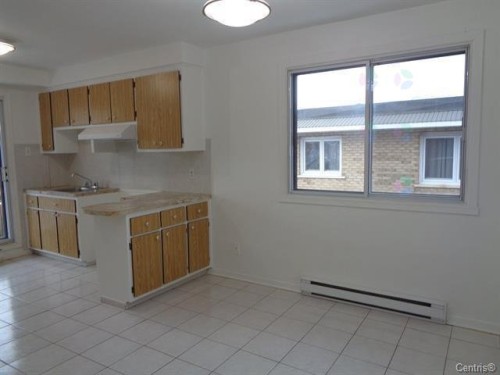 Kitchen - 4505 Rue De Palerme, Montréal (Saint-Léonard), QC - Indoor Photo Showing Kitchen