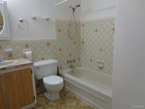 Bathroom - 4505 Rue De Palerme, Montréal (Saint-Léonard), QC - Indoor Photo Showing Bathroom