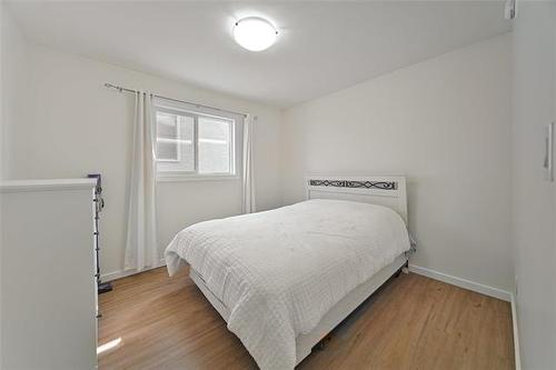 853 Headmaster Row, Winnipeg, MB 