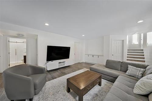 853 Headmaster Row, Winnipeg, MB 