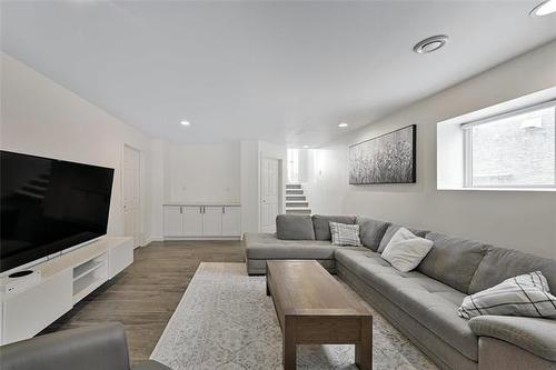 853 Headmaster Row, Winnipeg, MB 