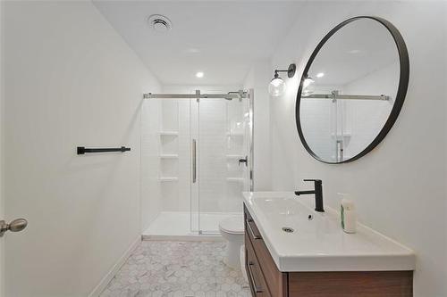 853 Headmaster Row, Winnipeg, MB 