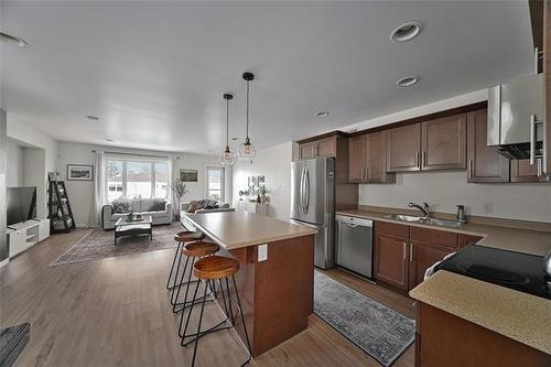 853 Headmaster Row, Winnipeg, MB 