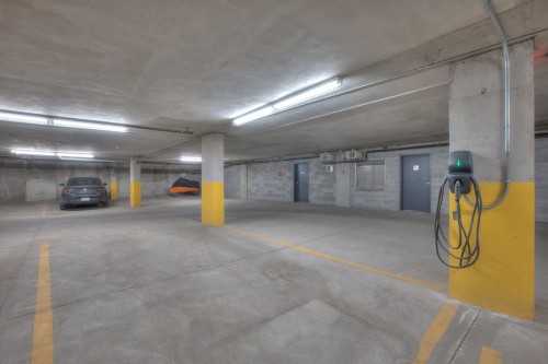 Garage - 313-1248 Av. De L'Hôtel-De-Ville, Montréal (Ville-Marie), QC - Indoor Photo Showing Garage