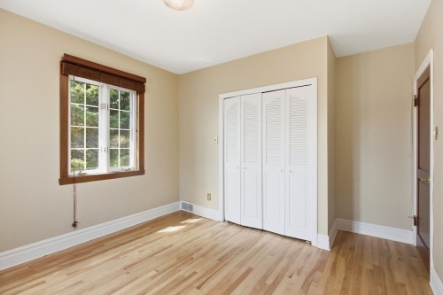 Bedroom - 138 Av. Highfield, Mont-Royal, QC - Indoor Photo Showing Other Room