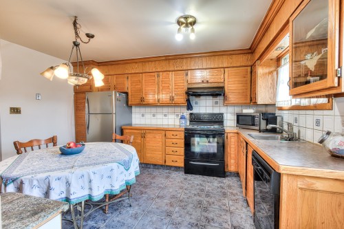 Cuisine - 364 Rue Frontenac, Dollard-Des-Ormeaux, QC - Indoor Photo Showing Kitchen