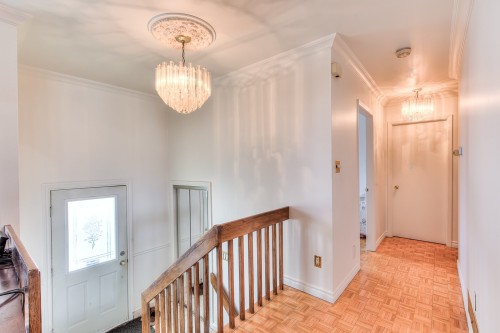 Hall d'entrée/Vestibule - 364 Rue Frontenac, Dollard-Des-Ormeaux, QC - Indoor Photo Showing Other Room