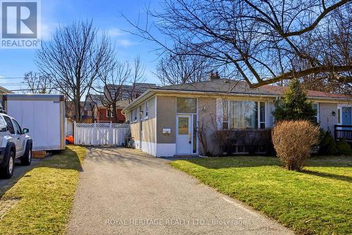 121 TULLOCH DRIVE  Ajax, ON L1S 2S7