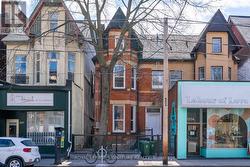 3 - 225 CARLTON STREET Toronto, ON M5A 2L2