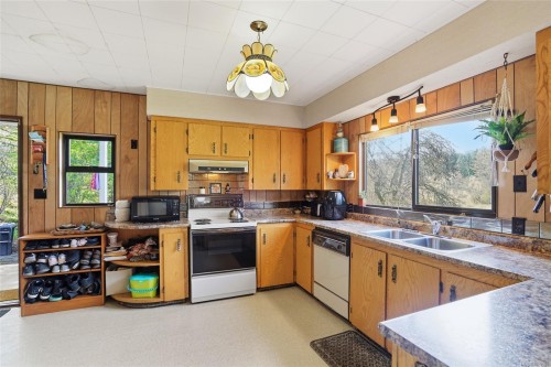 5430 Matson Rd, Ladysmith, BC 