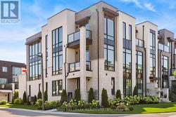 15 CARRVILLE WOODS CIRCLE  Vaughan, ON L6A 4Z6