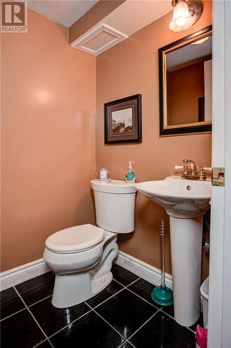77 Third Avenue, Lively, ON - Indoor Photo Showing Bathroom