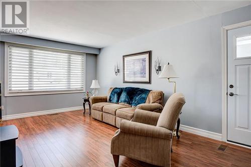 77 Third Avenue, Lively, ON - Indoor Photo Showing Living Room