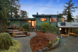 66 Kingham Pl View Royal, BC V9B 1L8