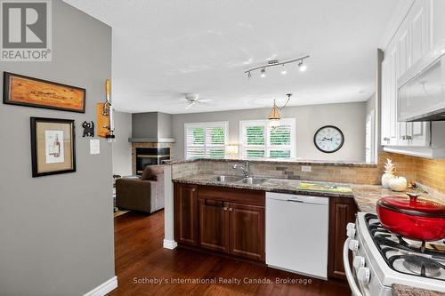 318 Mariners Way, Collingwood, ON - Indoor Photo Showing Kitchen With Double Sink