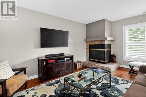 318 Mariners Way, Collingwood, ON - Indoor Photo Showing Living Room