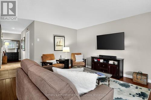 318 Mariners Way, Collingwood, ON - Indoor Photo Showing Living Room