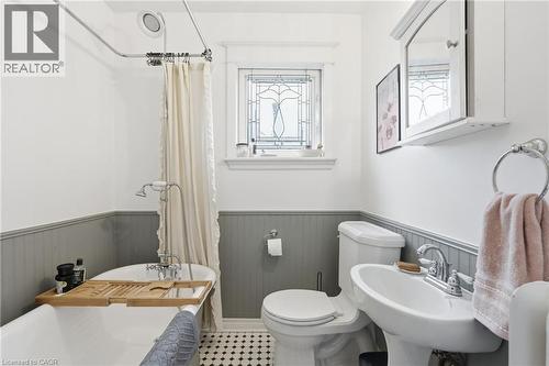 1 Rutherford Avenue, Hamilton, ON - Indoor Photo Showing Bathroom