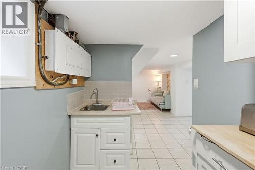 1 Rutherford Avenue, Hamilton, ON - Indoor Photo Showing Kitchen