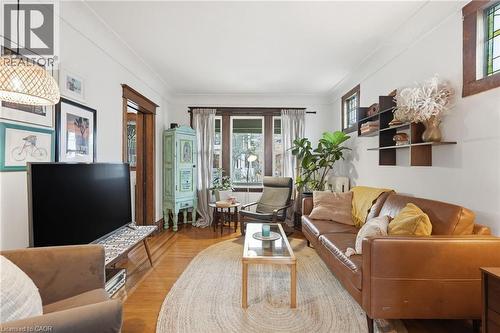 1 Rutherford Avenue, Hamilton, ON - Indoor Photo Showing Living Room