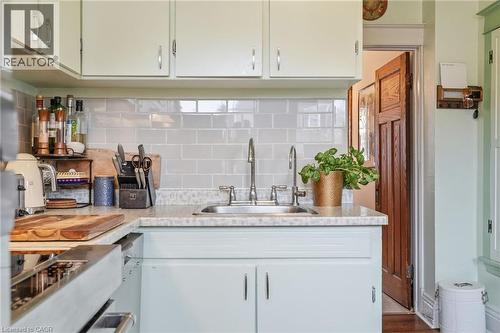 1 Rutherford Avenue, Hamilton, ON - Indoor Photo Showing Kitchen