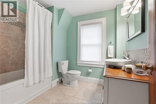 2146 Windermere, Windsor, ON - Indoor Photo Showing Bathroom