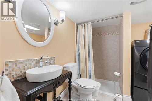2146 Windermere, Windsor, ON - Indoor Photo Showing Bathroom