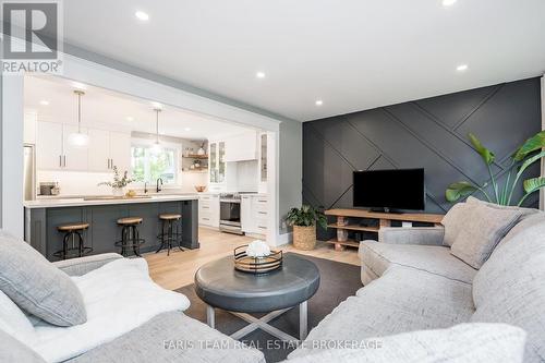 8 Malta Crescent, Springwater, ON - Indoor Photo Showing Living Room