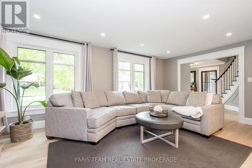 8 Malta Crescent, Springwater, ON - Indoor Photo Showing Living Room