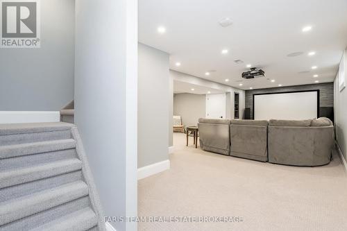 8 Malta Crescent, Springwater, ON - Indoor Photo Showing Other Room