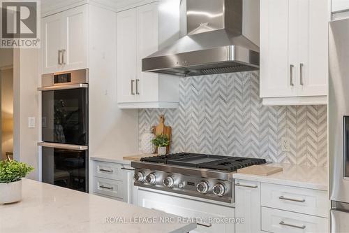 16 Briarfield Crescent, St. Catharines (Glendale/Glenridge), ON - Indoor Photo Showing Kitchen With Upgraded Kitchen