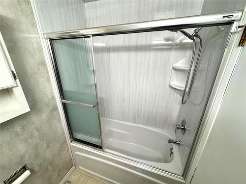 E-45 Eric St, Winnipeg, MB 