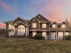 301 Preakness Crescent  Fall River, NS B2T 1W8