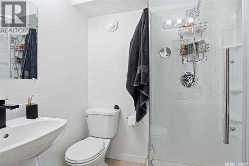 68 Young Crescent, Regina, SK - Indoor Photo Showing Bathroom