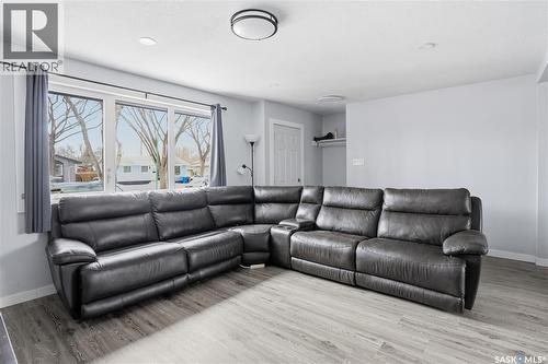 68 Young Crescent, Regina, SK - Indoor Photo Showing Living Room
