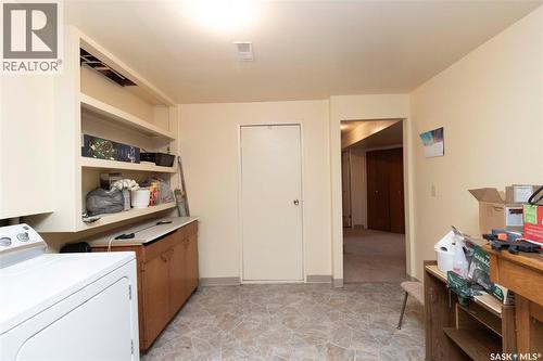 24 Anderson Crescent, Saskatoon, SK - Indoor Photo Showing Laundry Room